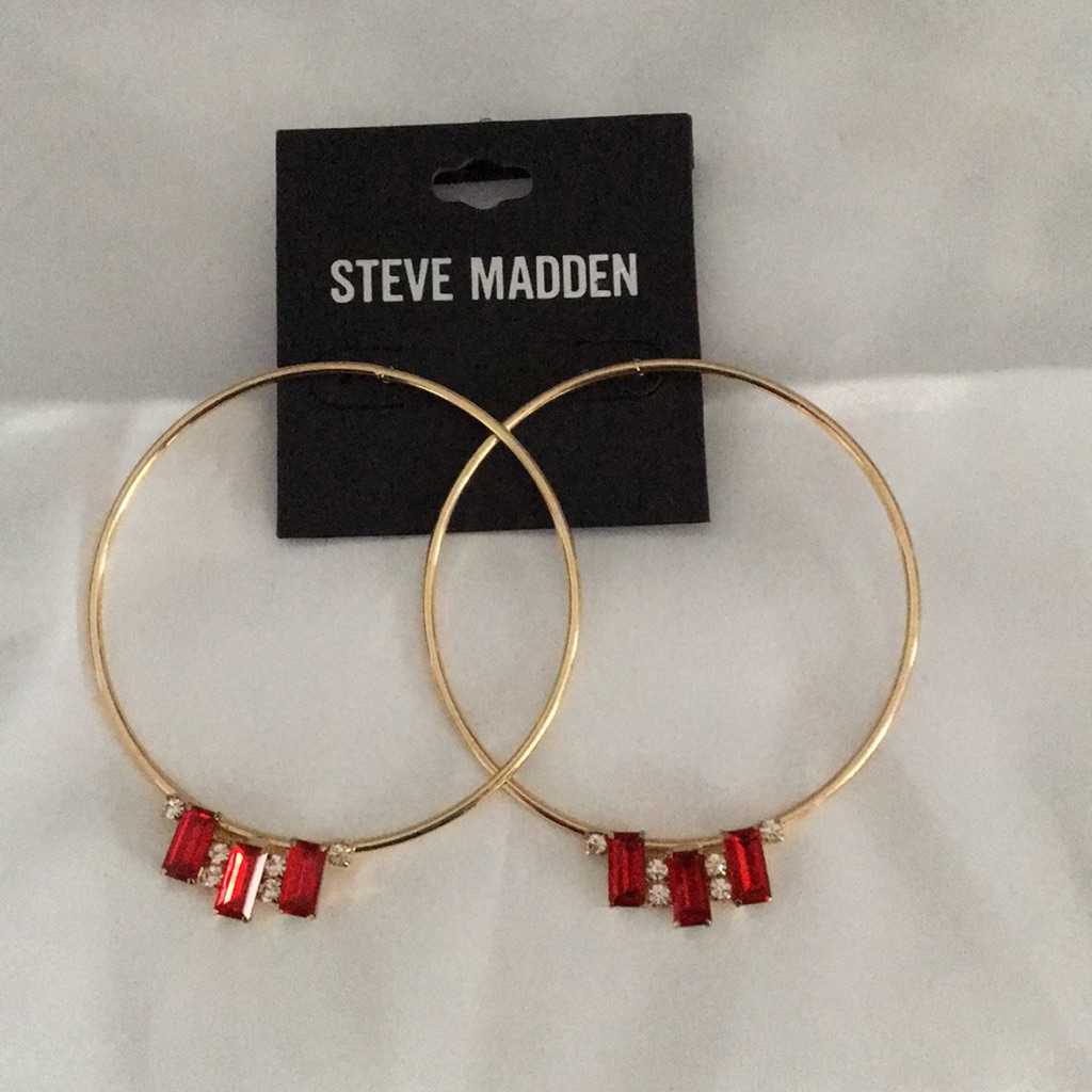 Steve Madden Gold Hoops Red Clear Crystals 25 22$